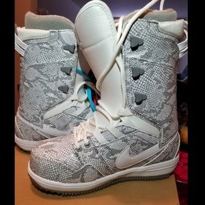 Women's Nike Vapen Snowboarding Boots